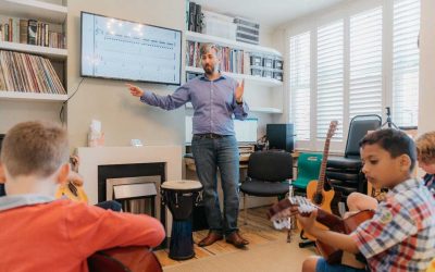 6 reasons group guitar lessons may be a better option than one-to-one