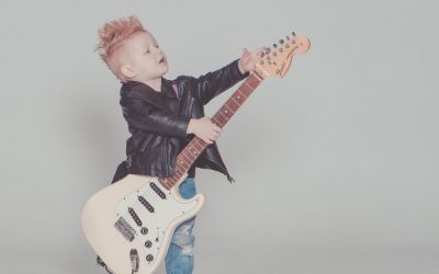Should beginners start with classical or pop guitar lessons in 2020?